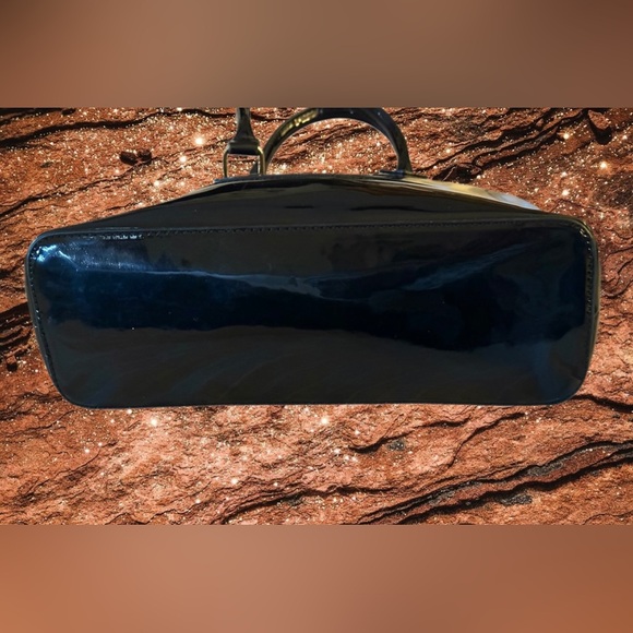 Black faux patent leather dome satchel bag - Picture 7 of 8